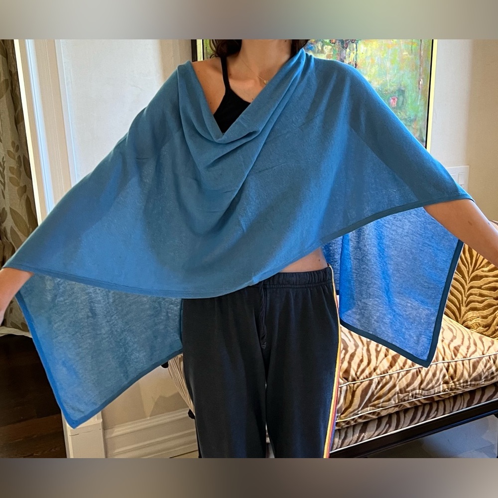 MINNIE ROSE ruana/shawl. Sky Blue.